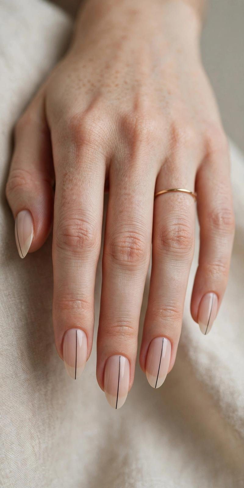 Almond nails with a single thin line