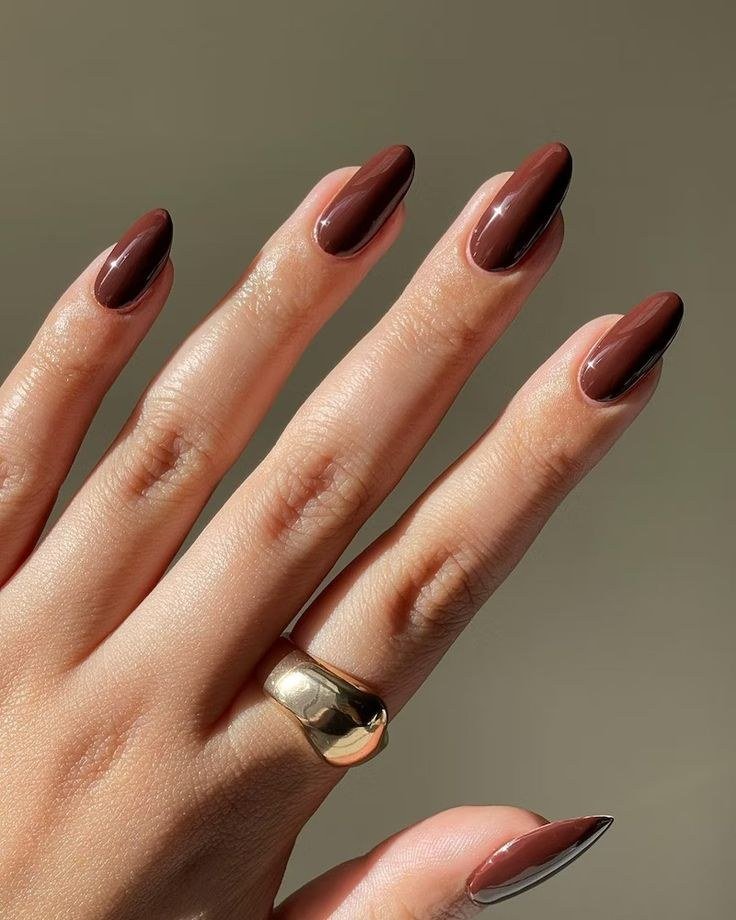Warm chocolate-toned manicure