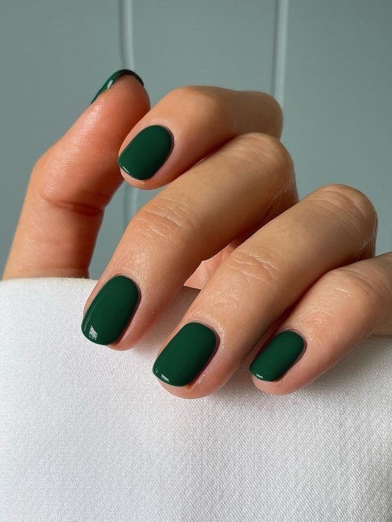Forest green short manicure