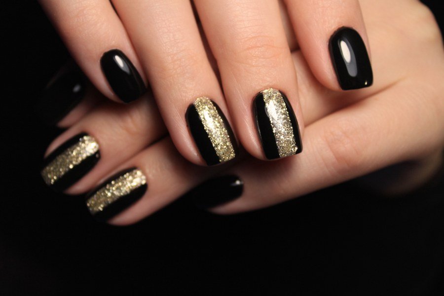 Midnight sparkle dark manicure