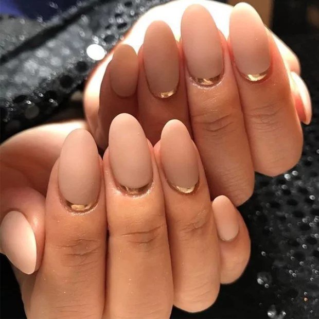 Gold accent nail art on elegant short nails