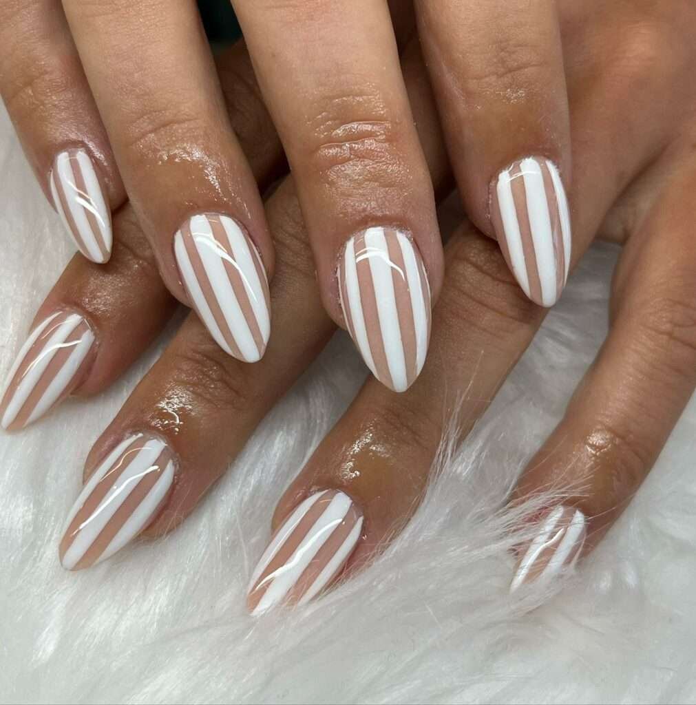 Vertical stripe nail art elongating short nails