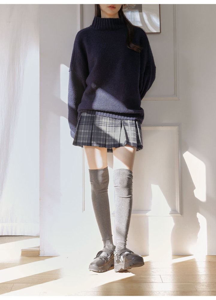 Mini skirt with over-the-knee socks and boots