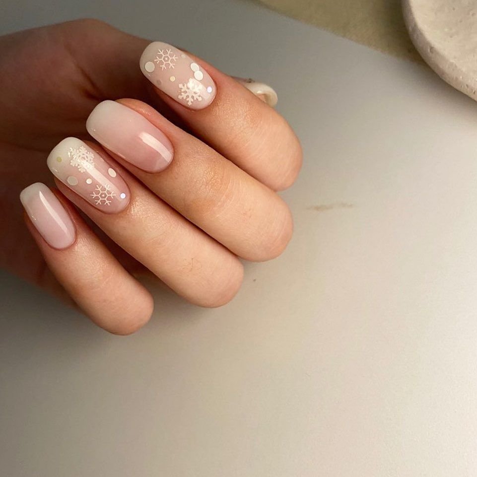 White snow dots on nude short nails