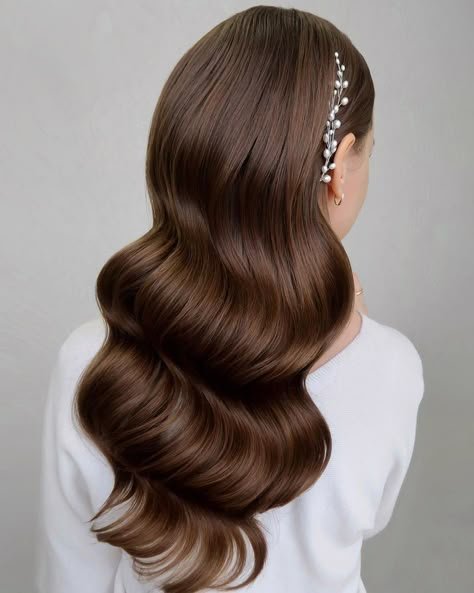 Hollywood waves for thick hair