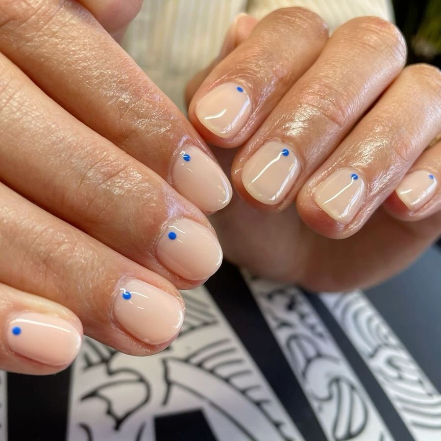 Five minute blue dot winter nail art