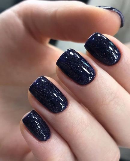Glamorous short blue winter nails